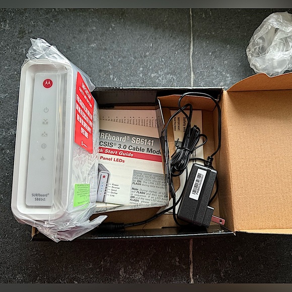 Motorola - Surfboard extreme Cable Modem
Model: SB6141 - Picture 3 of 9